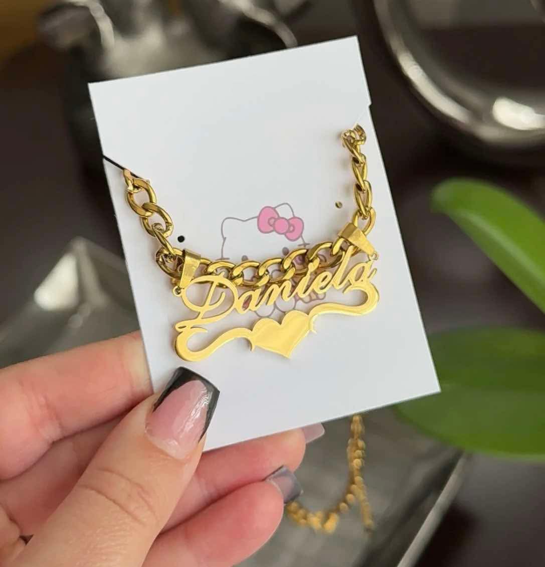 Heart nameplate necklace 💛